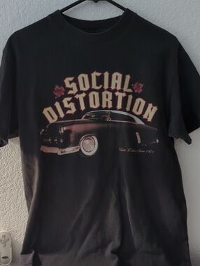 Black Short-Sleeve Graphic Tee - Classic Car Design